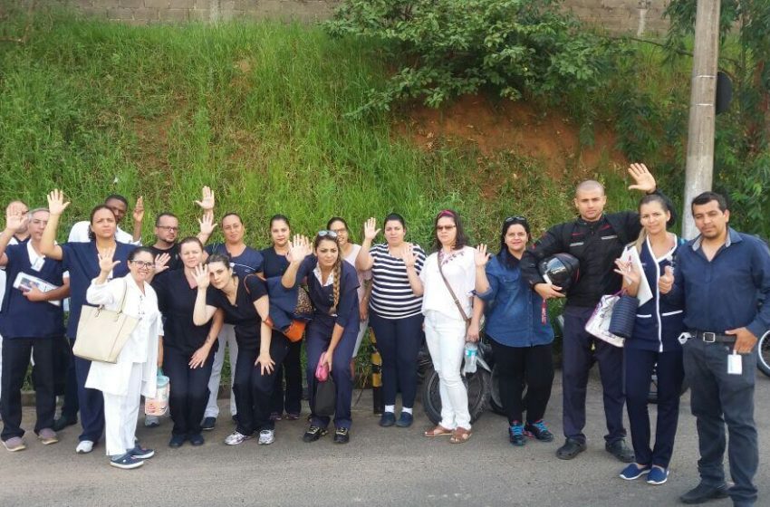  Enfermeiros da Santa Casa de Bariri reúnem-se com o SEESP