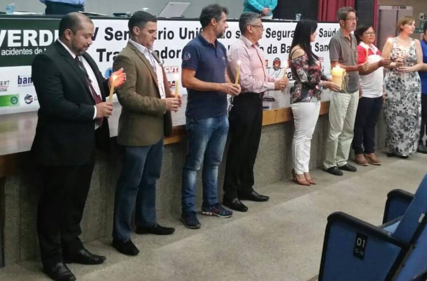  Cerimônia em homenagem às vítimas de acidentes e doenças relacionadas ao trabalho marca início do IV Seminário Unificado sobre Segurança e Saúde do Trabalhador e da Trabalhadora na Baixada Santista
