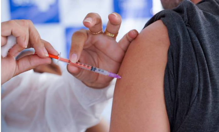  CAS debate conduta do profissional de saúde na vacinação