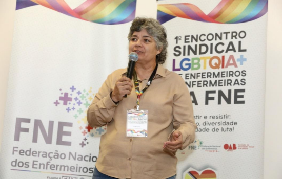 Presidente do SEESP, Elaine Leoni representa o Brasil em publicação internacional sobre os direitos das trabalhadoras LGBTQIA+.